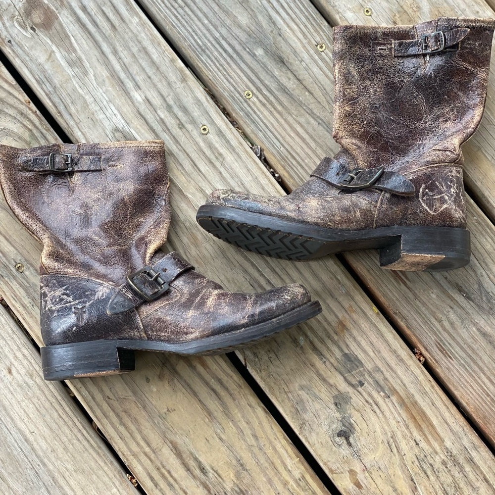 🔥 FRYE DISTRESSED BOOTS 🔥